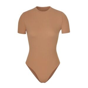 NWOT•SKIMS T-SHIRT BODYSUIT•SIENNA